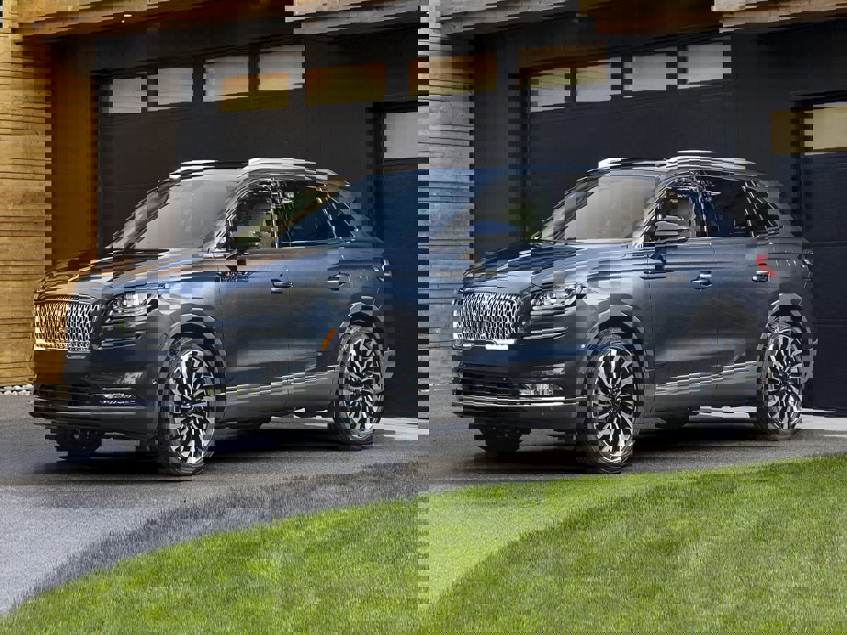 Used 2022 Lincoln Nautilus Reserve w/ Equipment Group 201A image 1