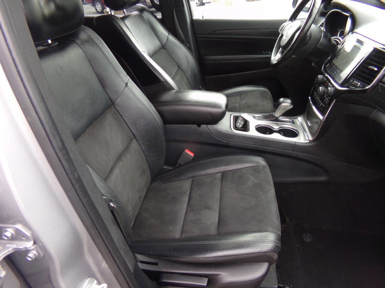 Used 2019 Jeep Grand Cherokee Altitude image 34