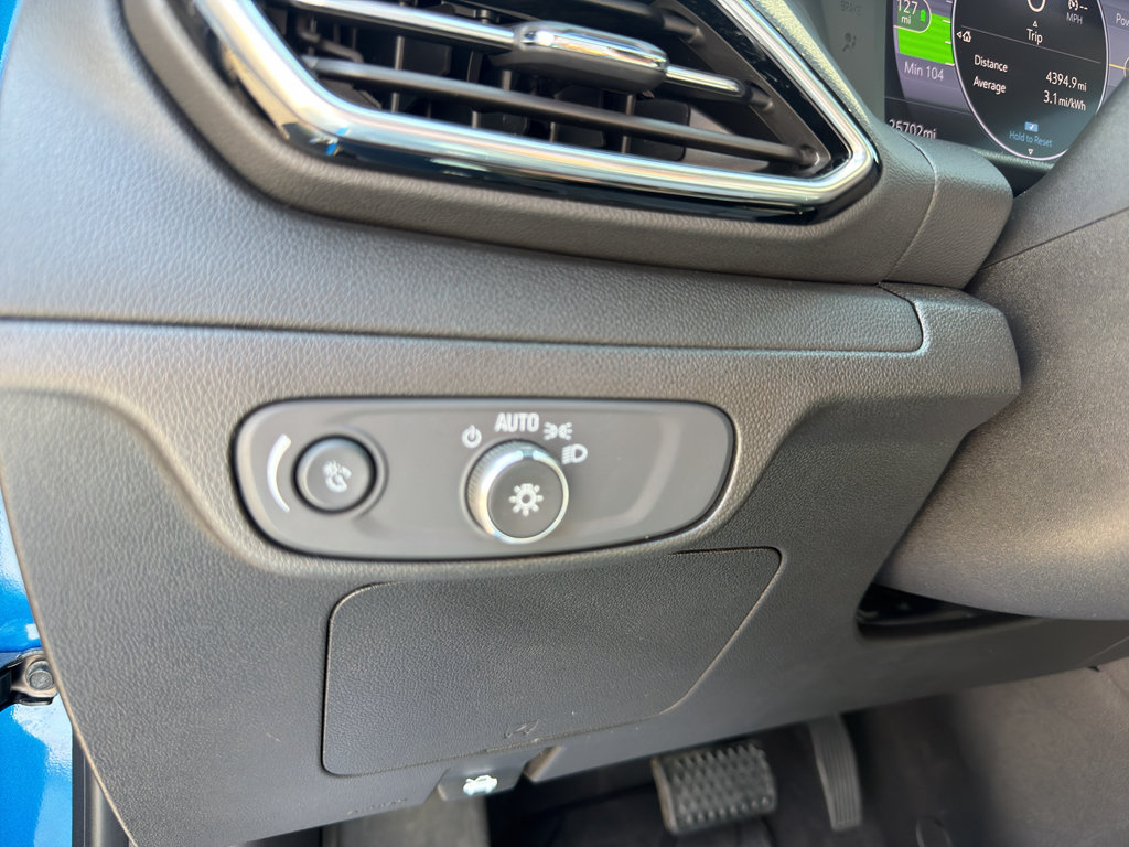 Used 2022 Chevrolet Bolt EUV LT w/ Convenience Package FWD image 15