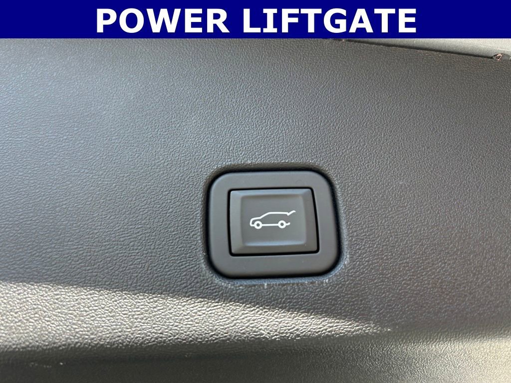 Used 2025 Cadillac Optiq Luxury 1 AWD/4WD image 18