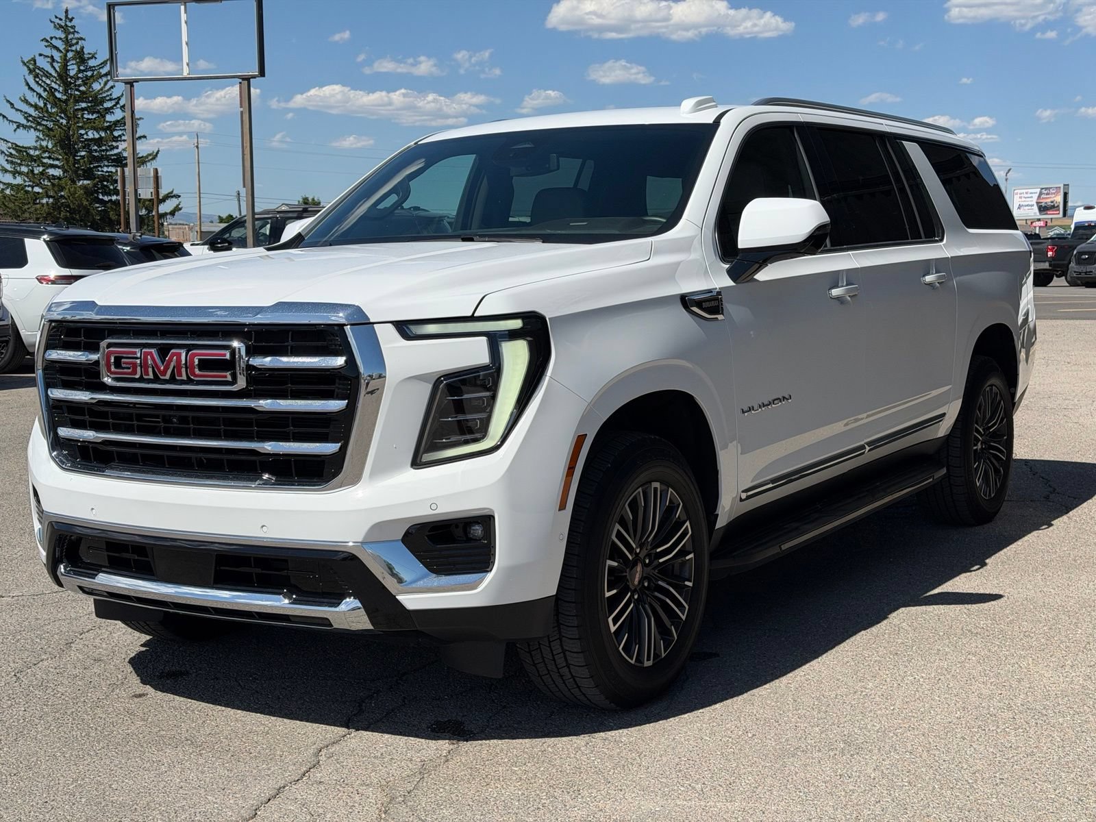 Used 2025 GMC Yukon XL Elevation AWD/4WD image 10