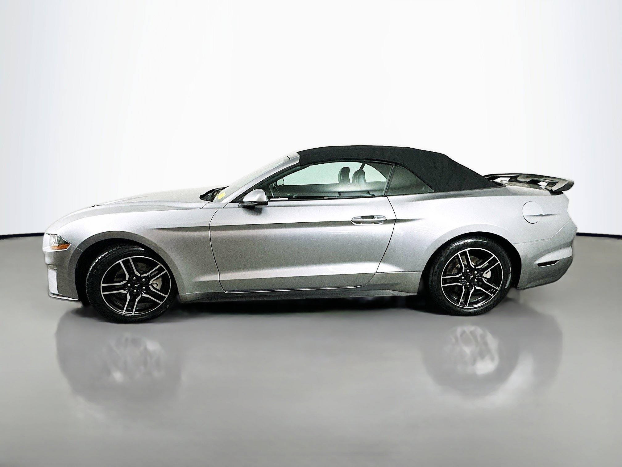Used 2020 Ford Mustang Premium RWD image 4