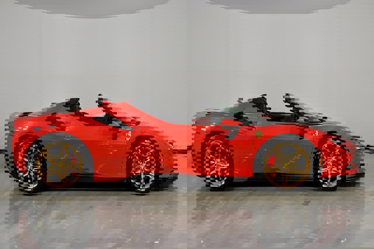 Used 2022 Ferrari SF90 Spider image 14