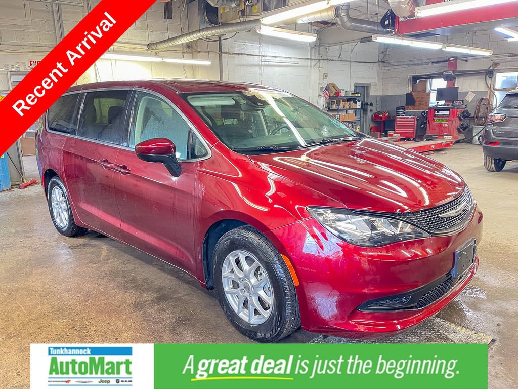Certified 2023 Chrysler Voyager LX image 1