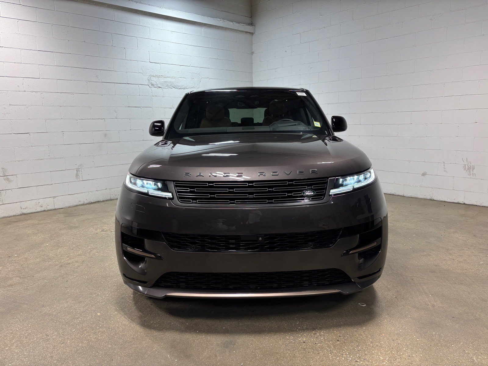 Used 2025 Land Rover Range Rover Sport Dynamic SE AWD/4WD image 3