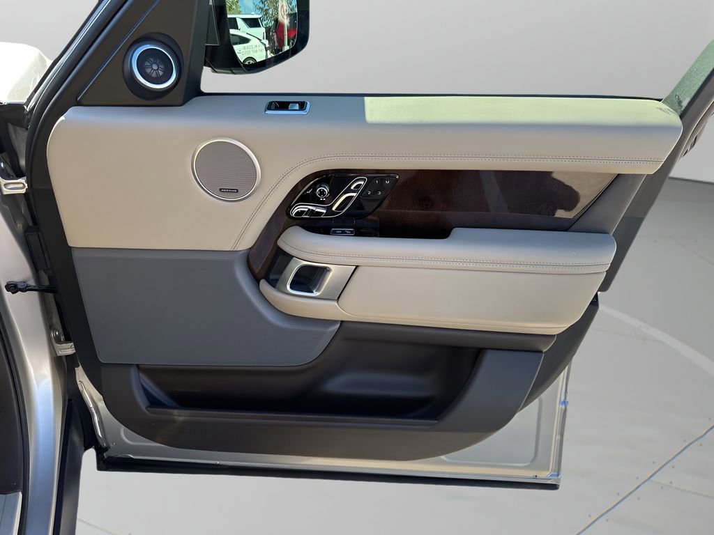 Used 2020 Land Rover Range Rover HSE image 13