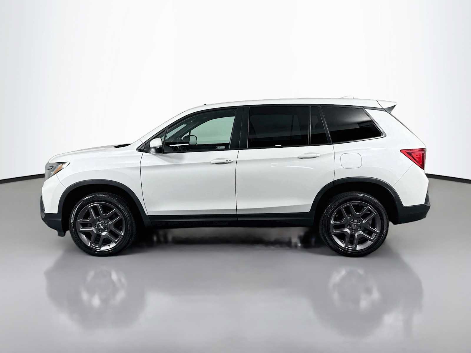 Used 2023 Honda Passport EX-L image 4