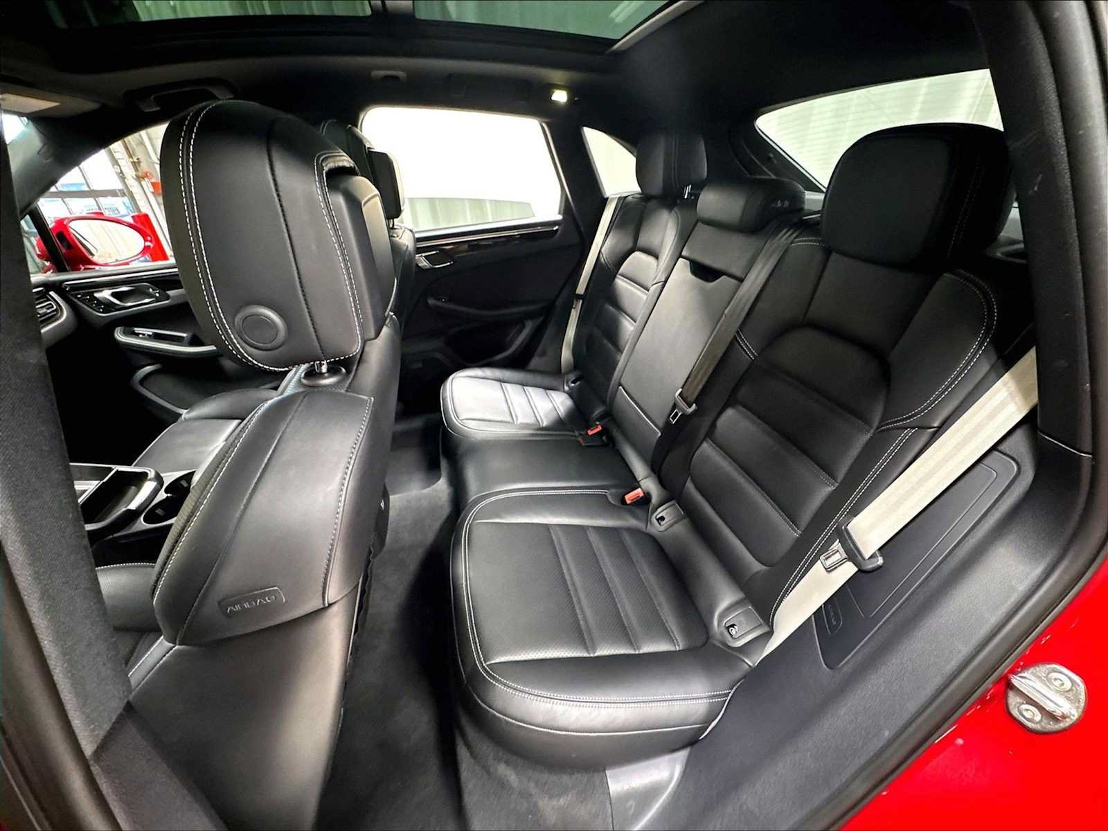 Used 2026 Porsche Macan S AWD/4WD image 31