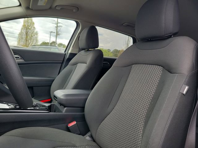 Used 2025 Kia Sportage LX image 14