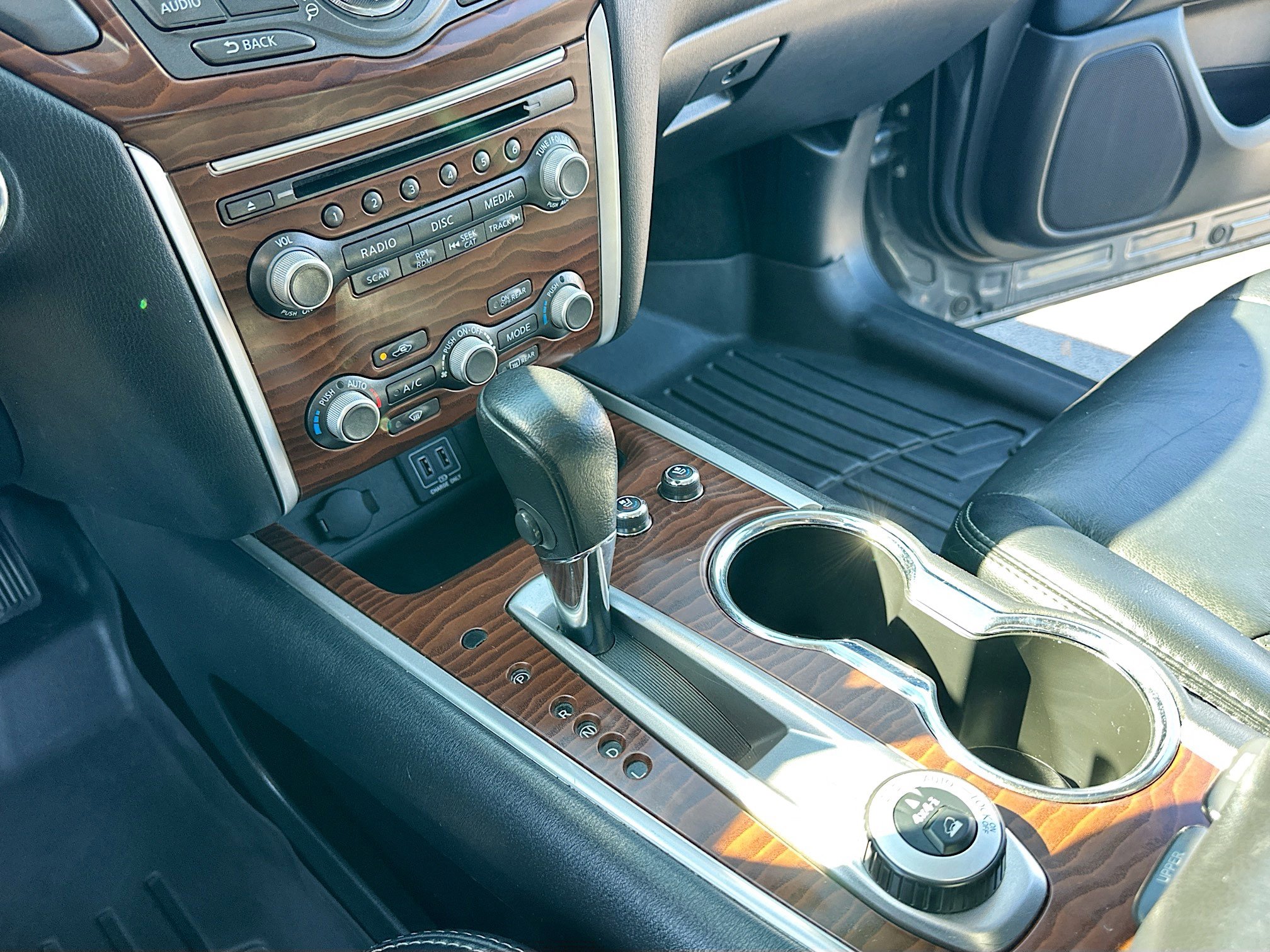 Used 2018 Nissan Pathfinder Platinum image 11