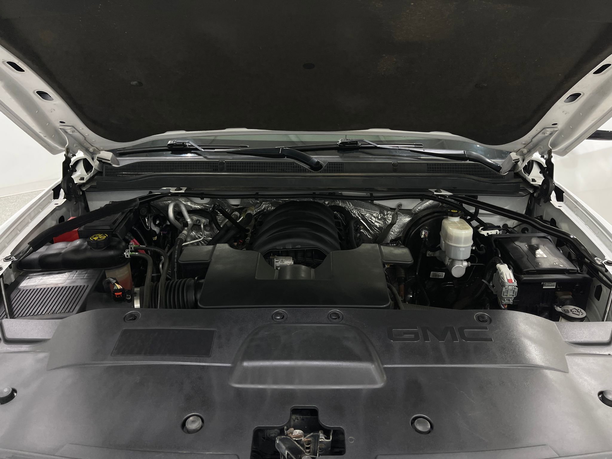 Used 2016 GMC Yukon SLE w/ HD Trailering Package image 25