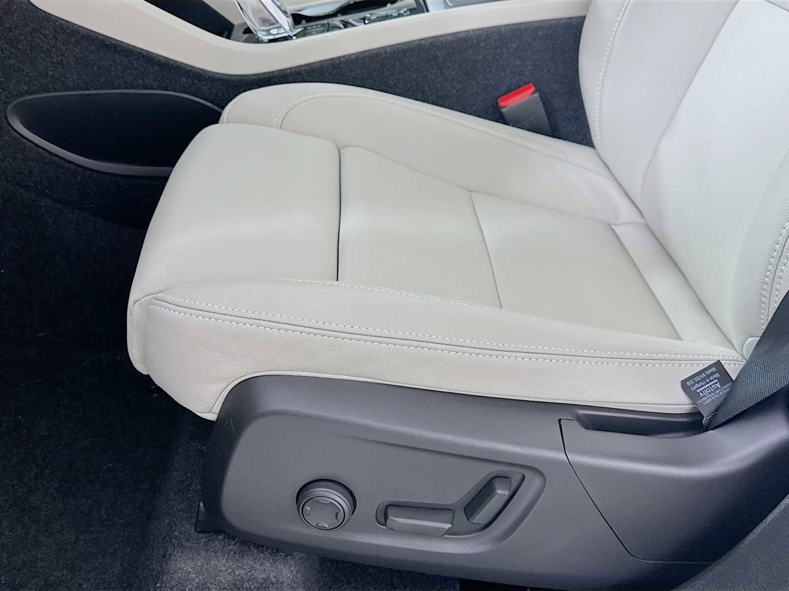 New 2026 Volvo XC40 B5 Ultra w/ Climate Package image 17