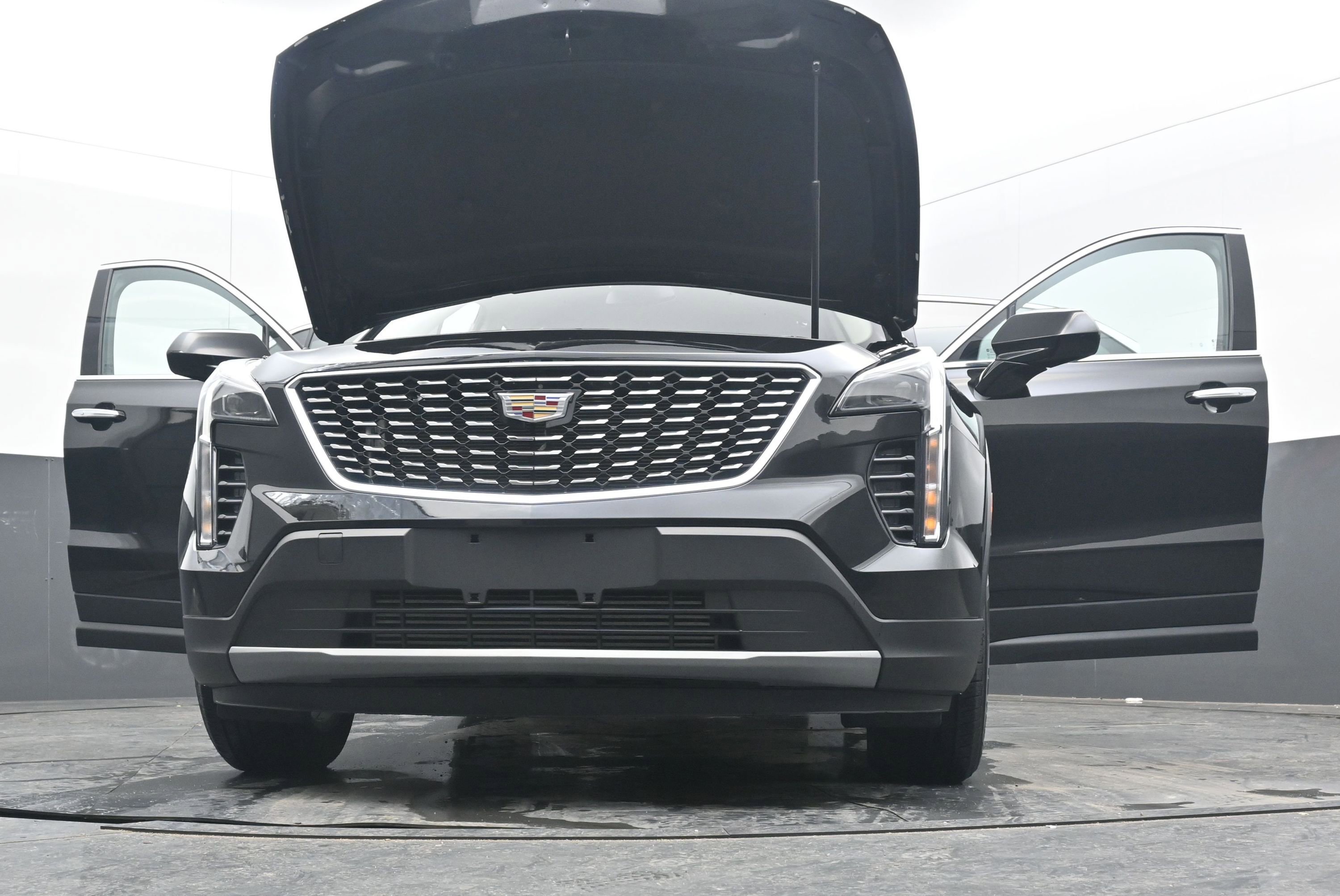 Used 2023 Cadillac XT4 Luxury w/ Cold Weather Package image 41