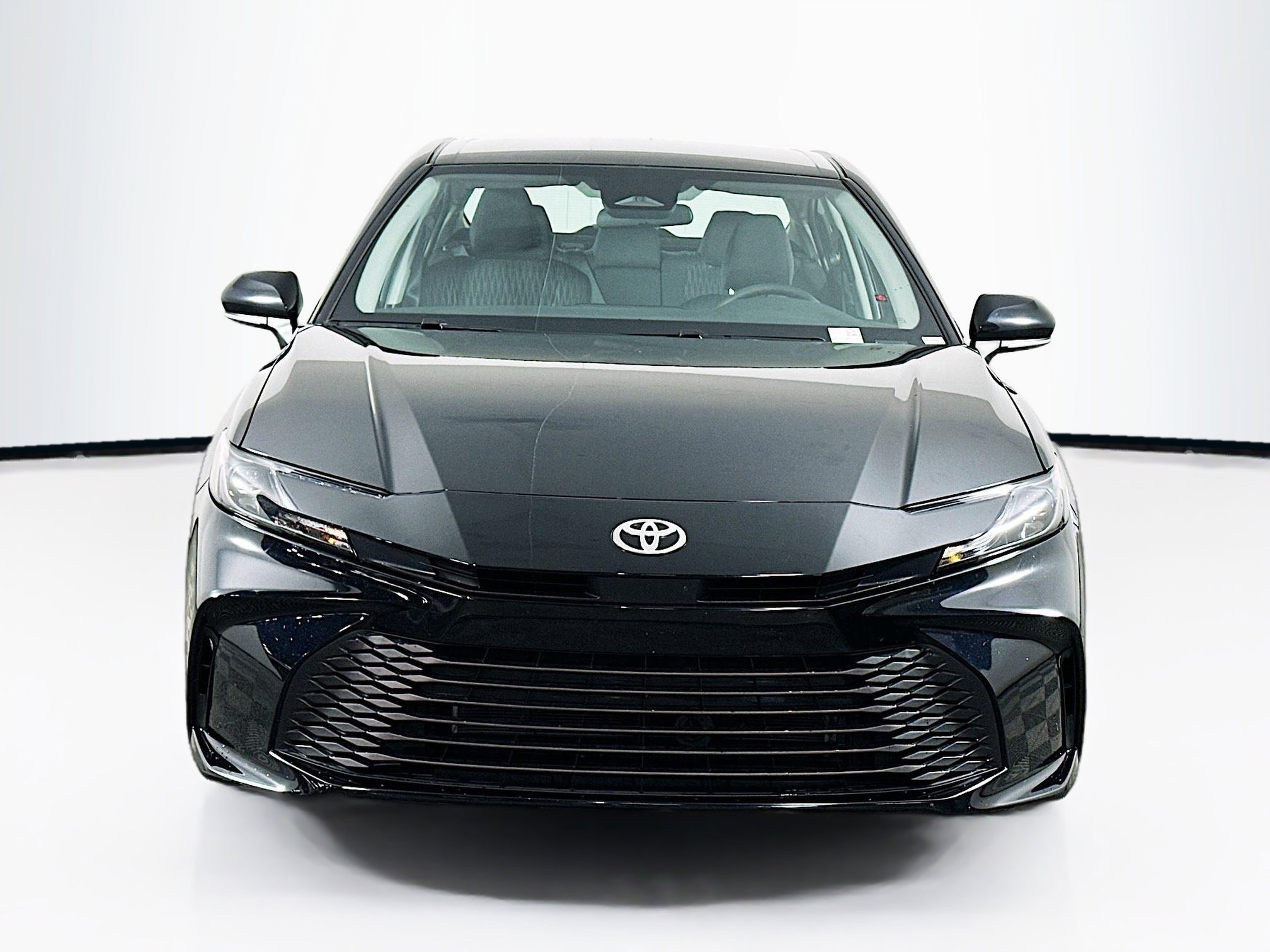 Used 2025 Toyota Camry LE image 2