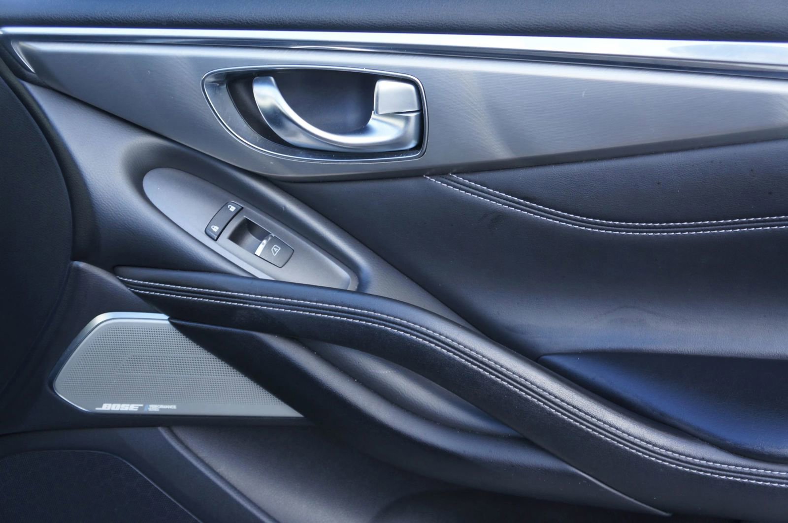 Used 2018 INFINITI Q60 3.0t Luxe w/ Sensory Package 3.0T Luxe AWD/4WD image 32