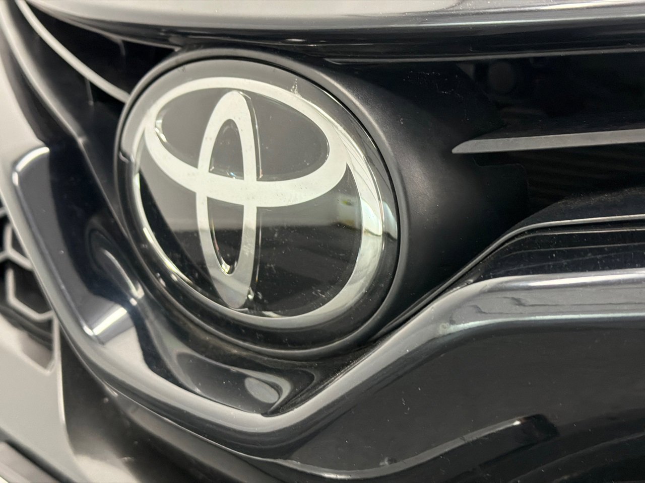 Used 2023 Toyota Camry XSE image 10