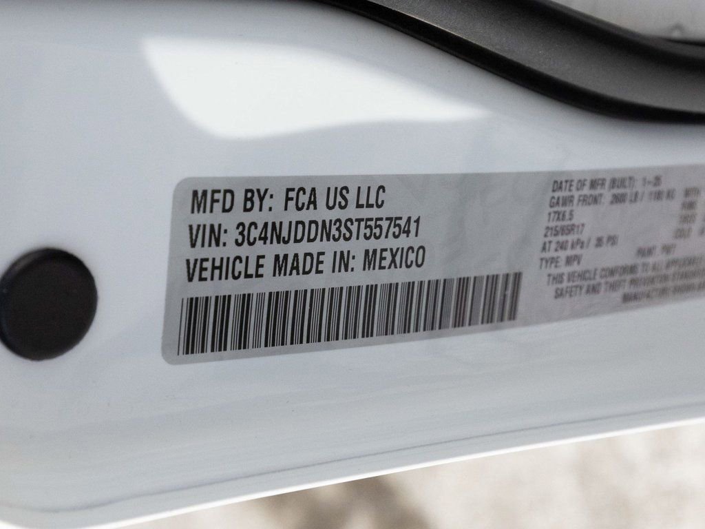 Used 2025 Jeep Compass Trailhawk image 16