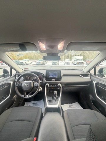 Used 2022 Toyota RAV4 LE image 11