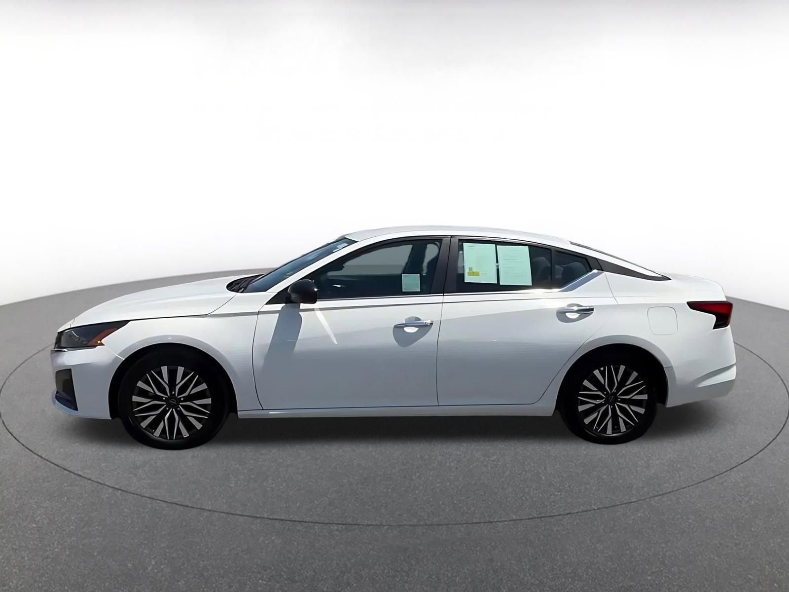Used 2025 Nissan Altima 2.5 SV FWD image 9