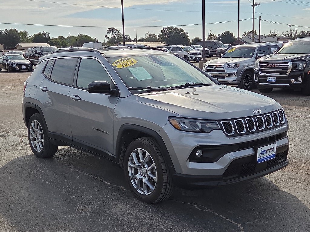 Used 2024 Jeep Compass Latitude AWD/4WD image 7