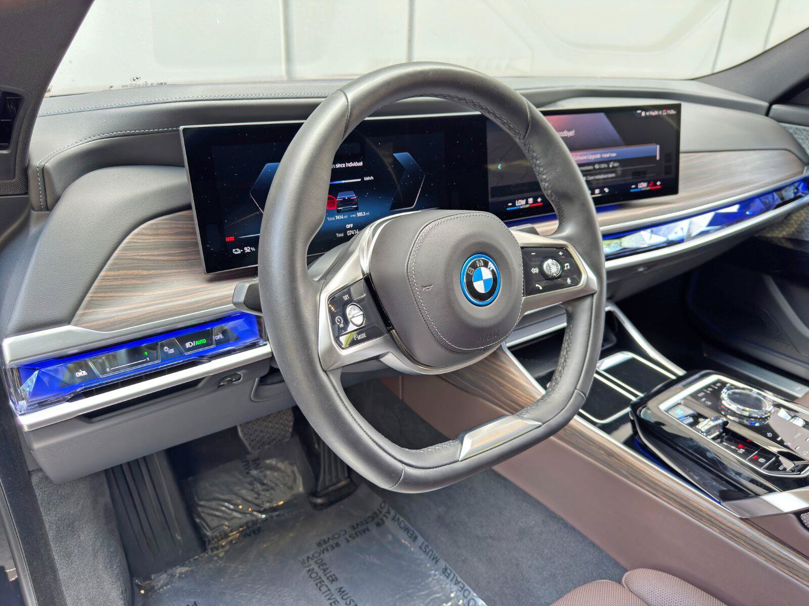 Used 2023 BMW i7 xDrive60 w/ Executive Package 2 AWD/4WD image 13