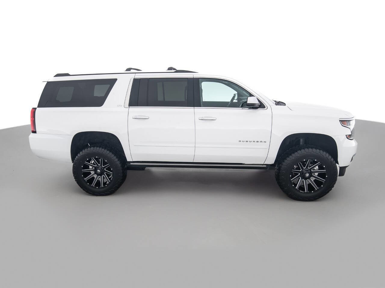 Used 2015 Chevrolet Suburban LTZ image 3
