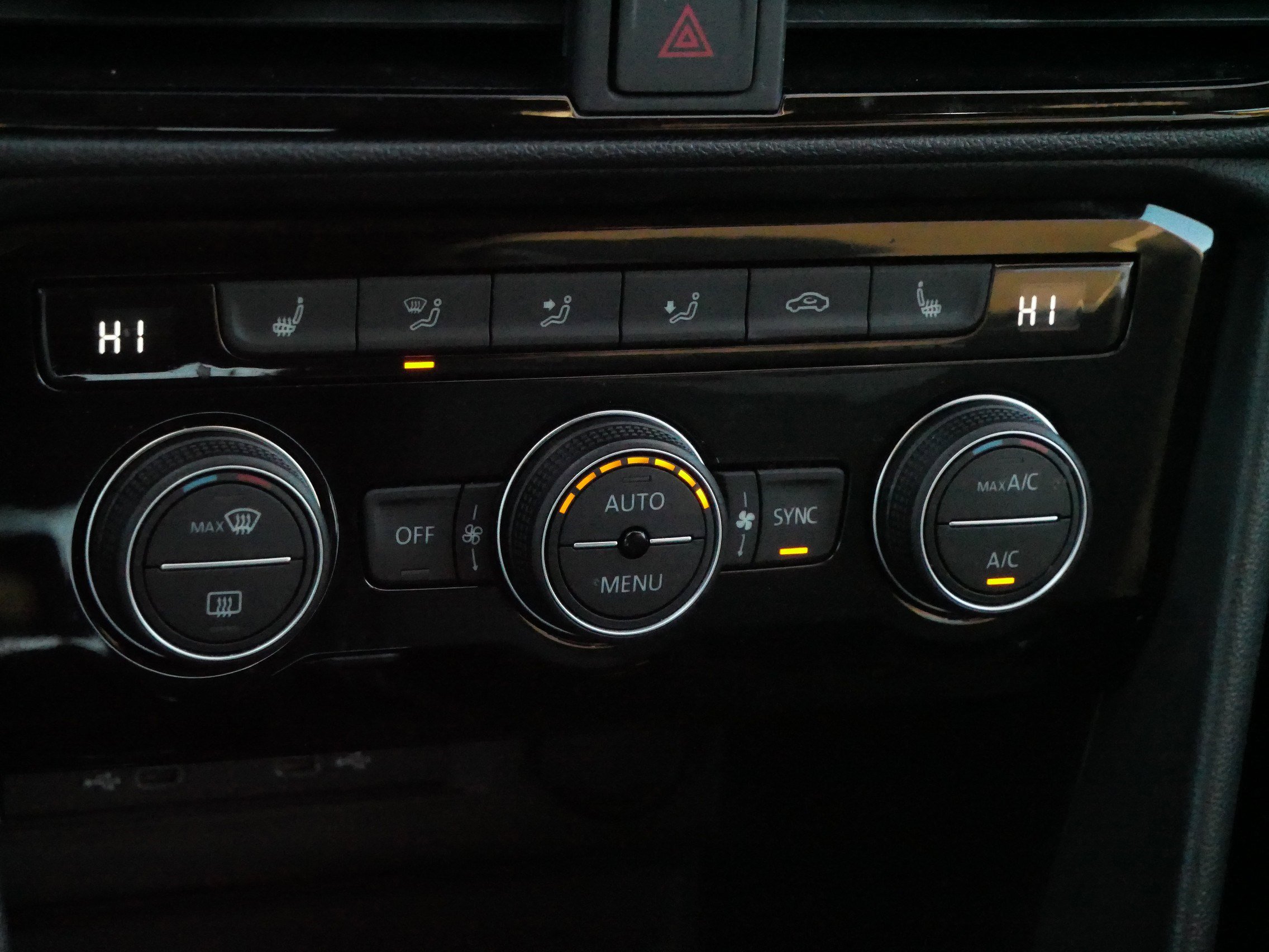 Certified 2024 Volkswagen Taos SE w/ Panoramic Sunroof Package image 23