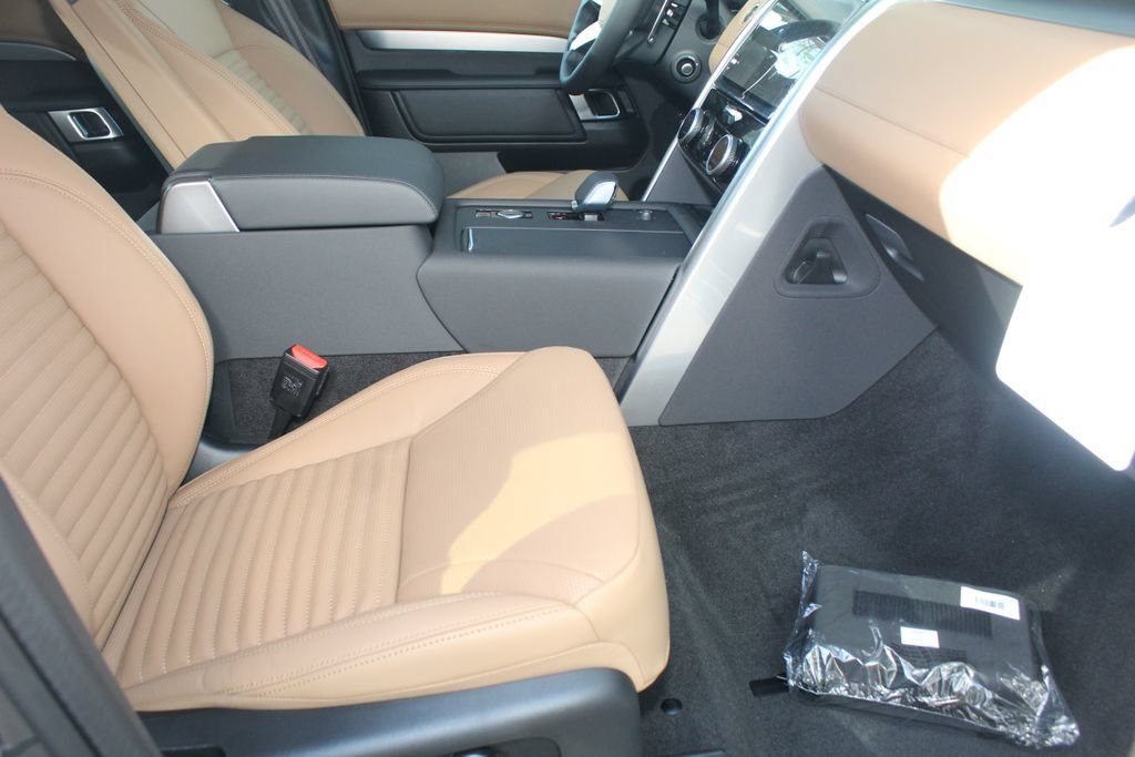 New 2026 Land Rover Discovery Limited Edition AWD/4WD image 3