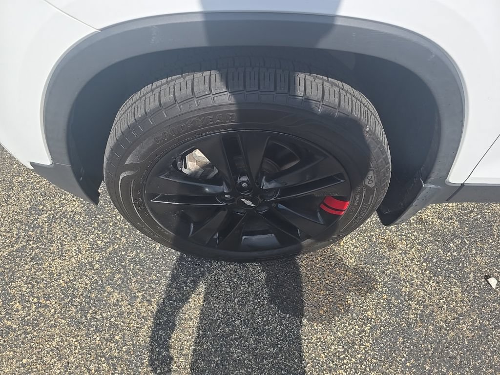 Used 2019 Chevrolet Trax LT w/ Sun & Sound Package AWD/4WD image 7