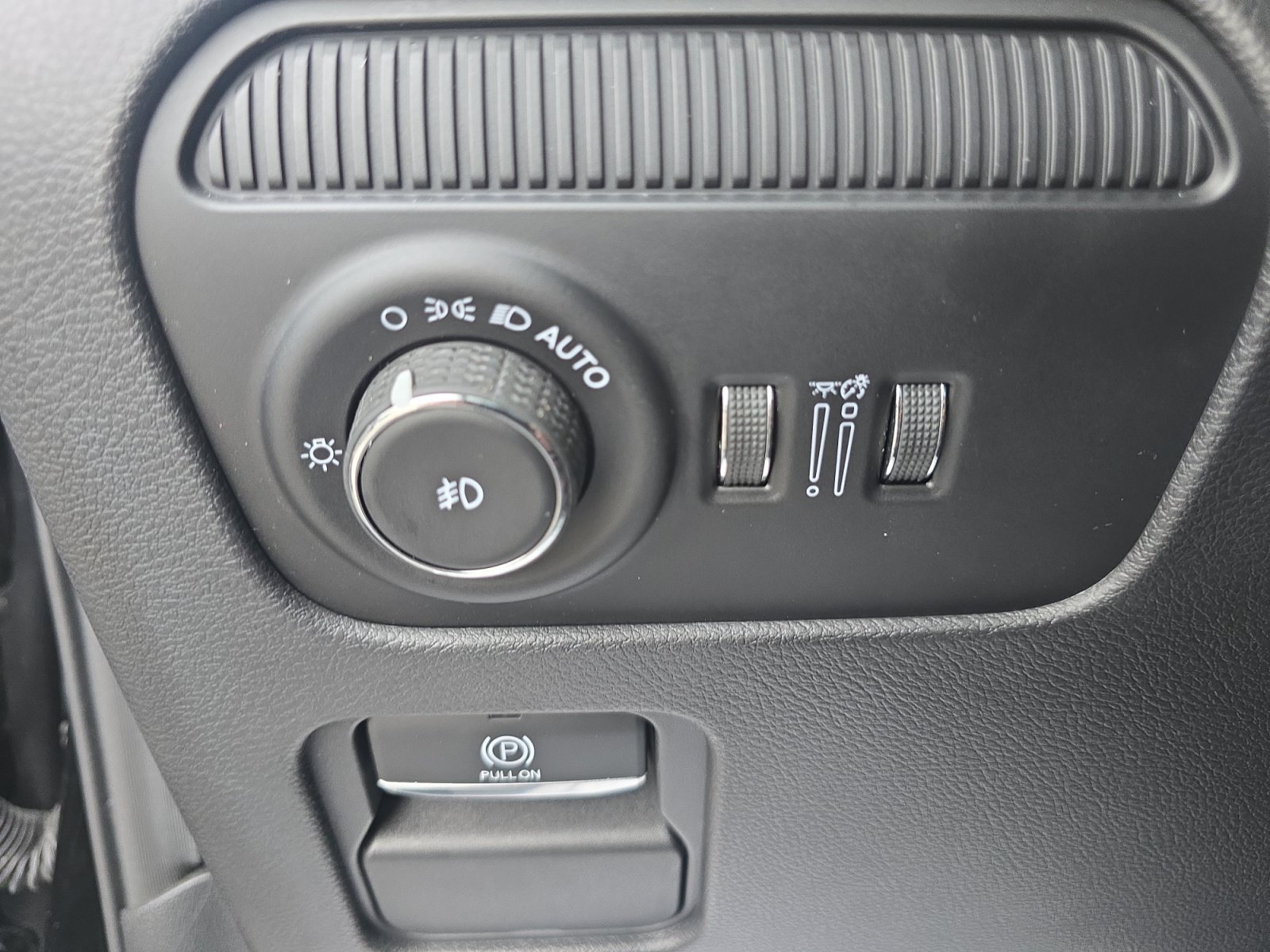 Used 2025 Jeep Wagoneer 4WD w/ Premium Group I image 29