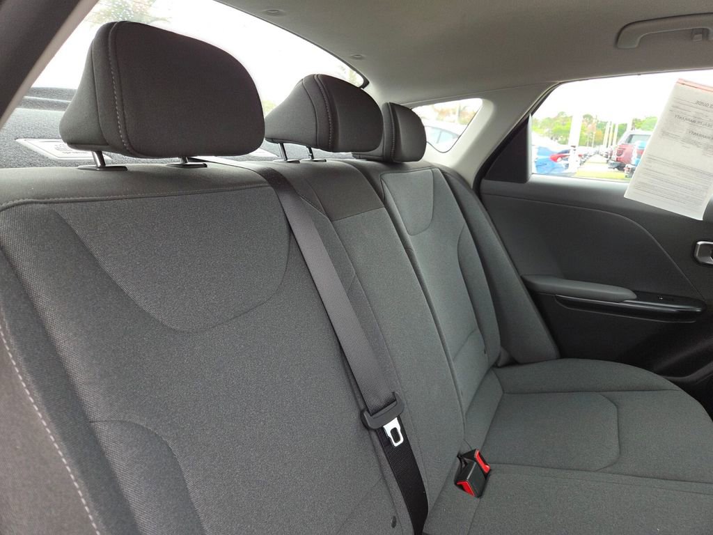 Used 2025 Kia K4 LXS image 14