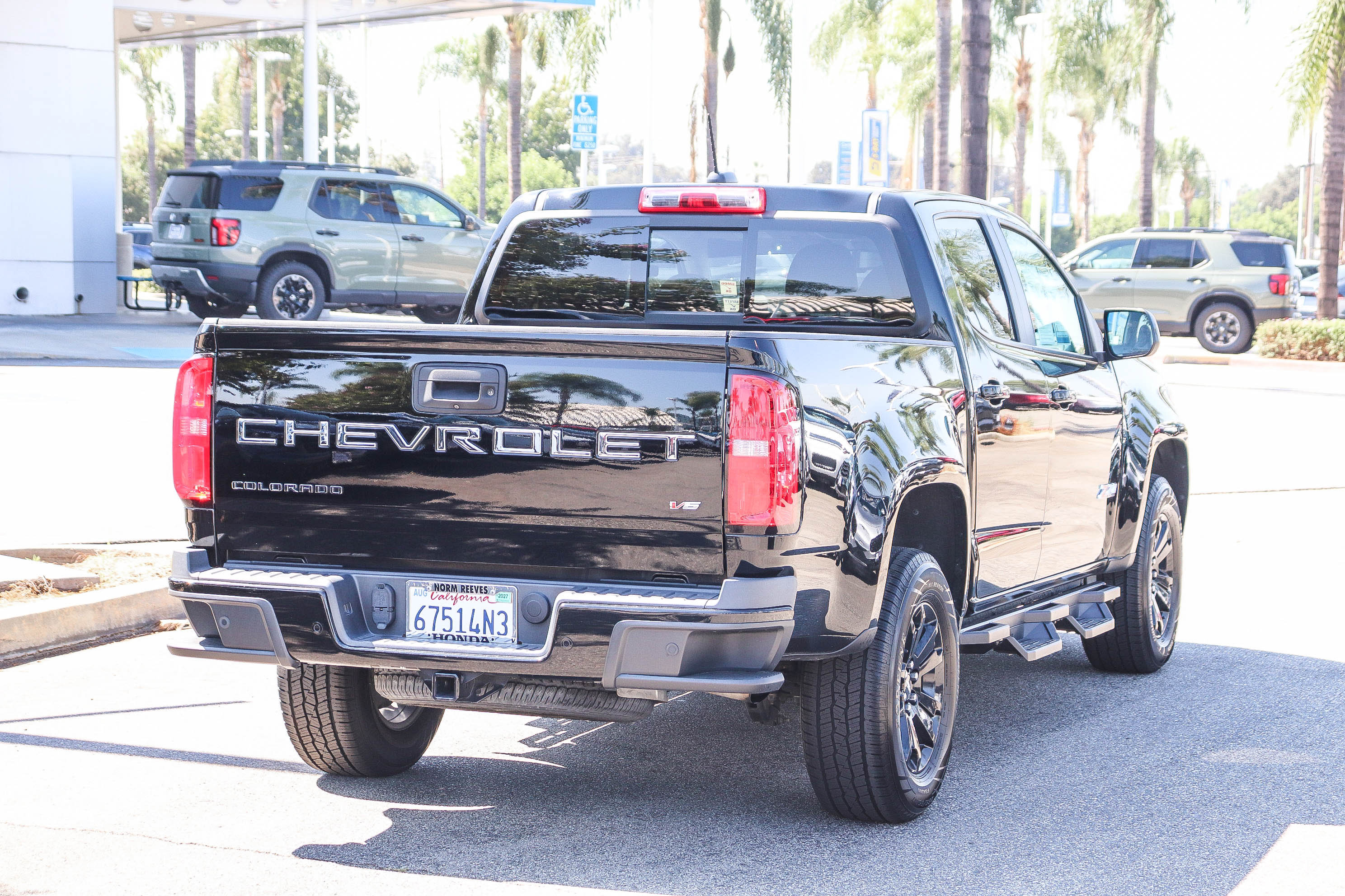 Used 2022 Chevrolet Colorado Z71 w/ Z71 Midnight Edition AWD/4WD image 11