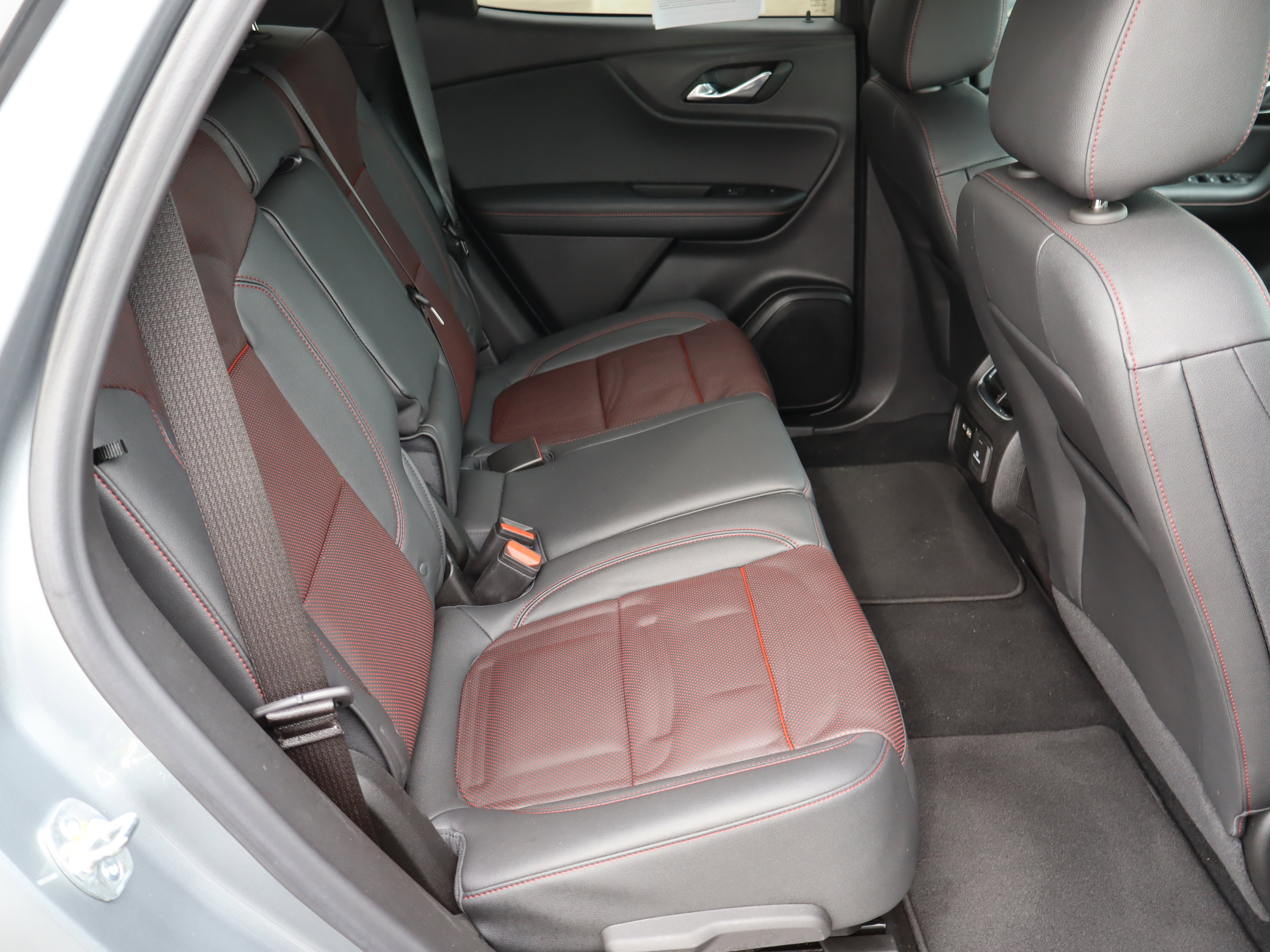 Certified 2025 Chevrolet Blazer RS w/ Driver Confidence II Package image 35