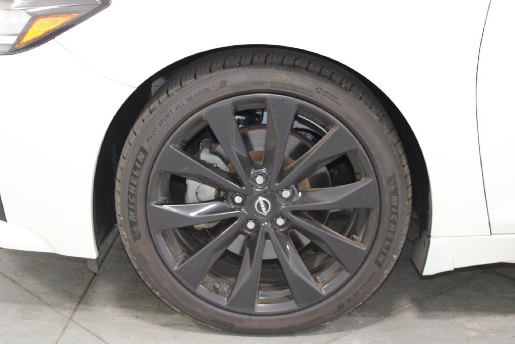 Used 2023 Nissan Maxima SR w/ Sport Mat Group FWD image 15