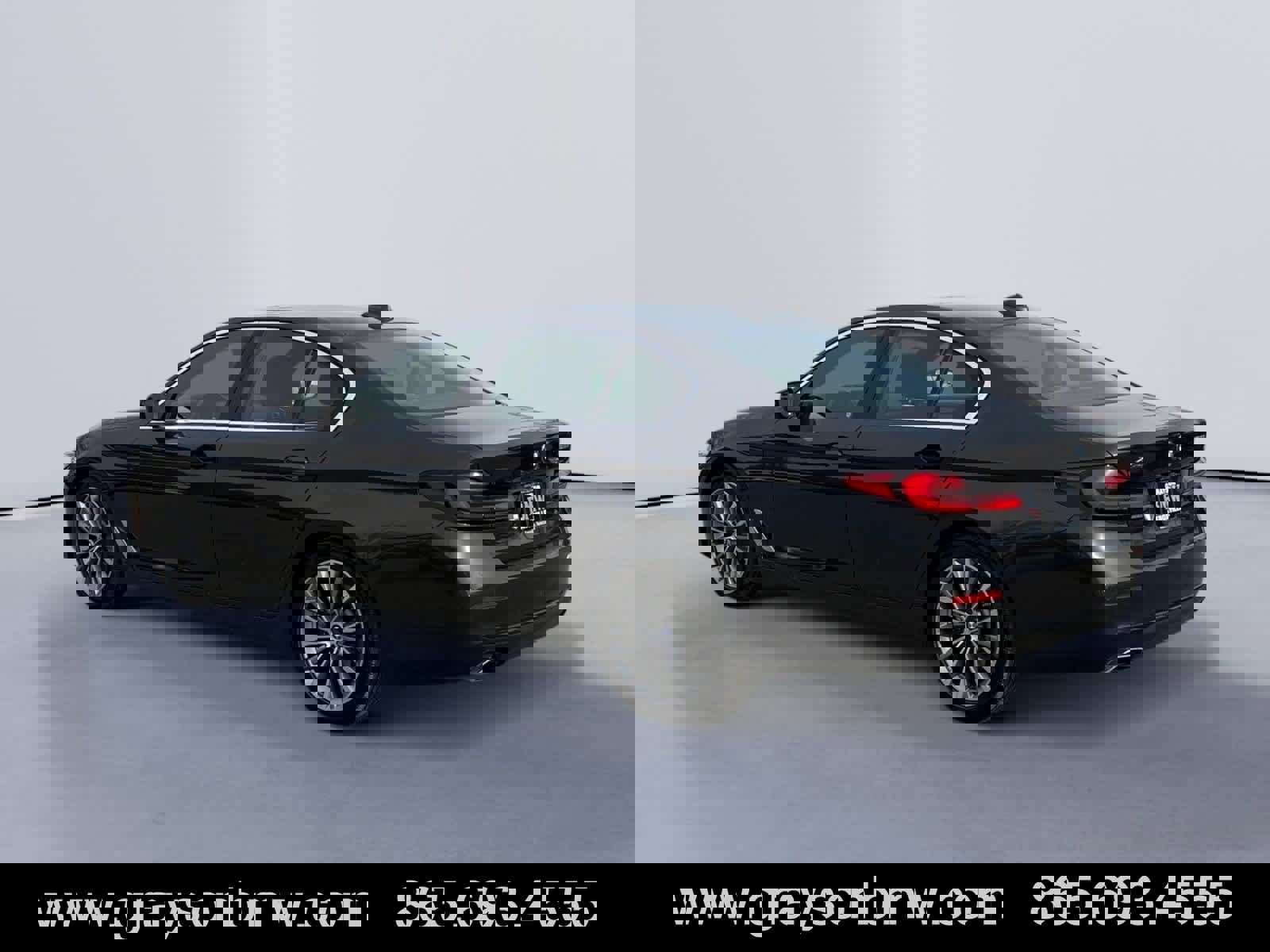 Used 2022 BMW 530i xDrive w/ Premium Package image 5