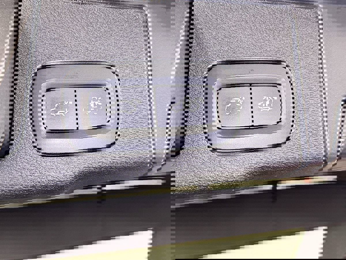 Used 2018 Volvo XC60 T5 Momentum w/ Convenience Package image 47