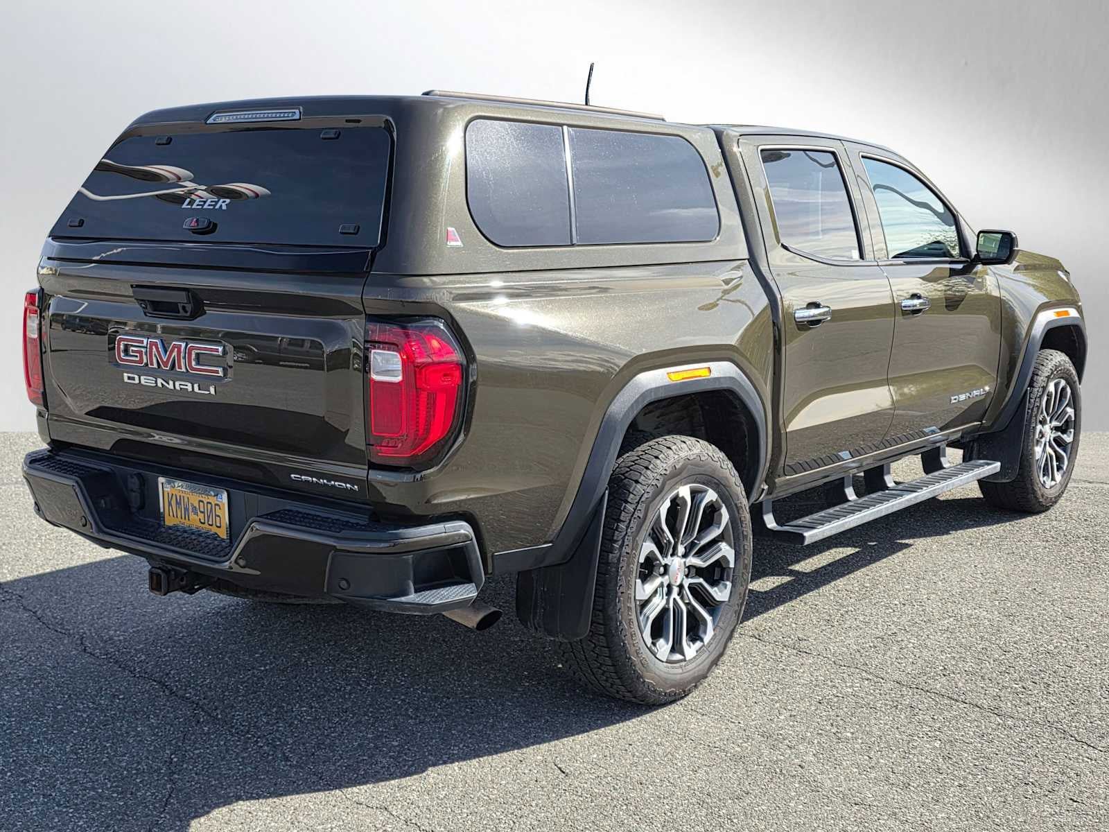 Used 2024 GMC Canyon Denali AWD/4WD image 3
