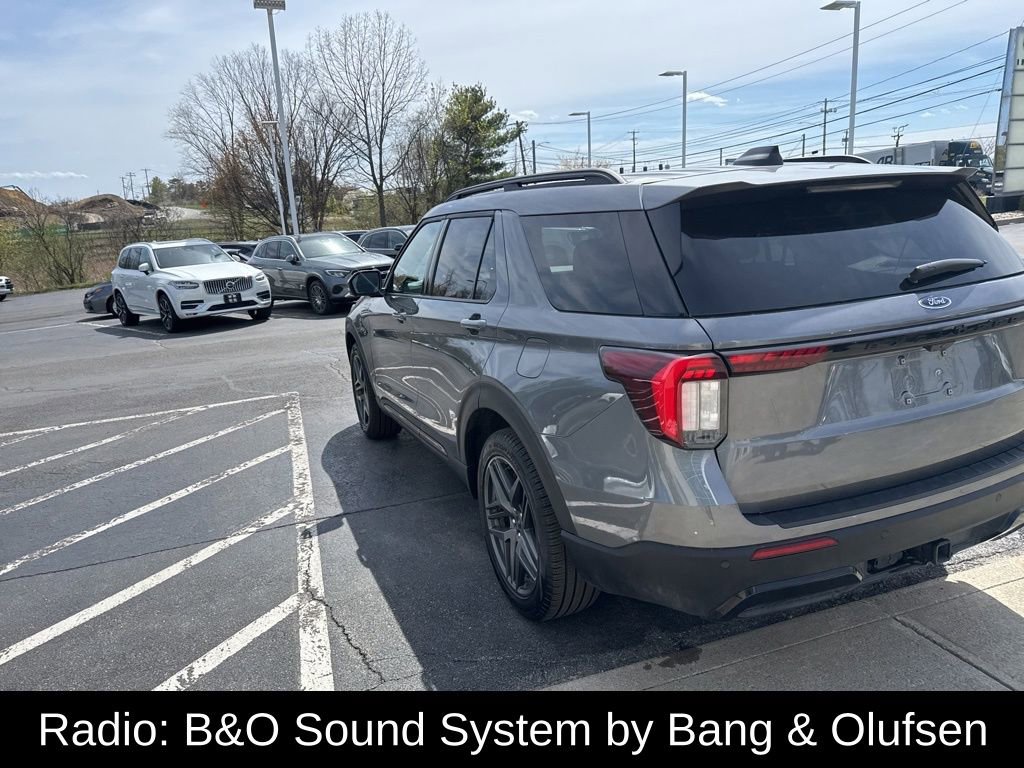 Used 2025 Ford Explorer ST-Line w/ ST-Line Street Pack AWD/4WD image 6