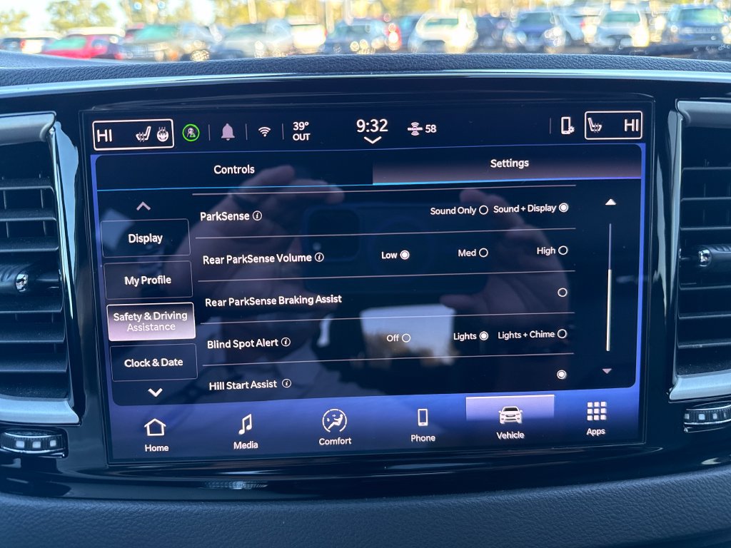 Used 2025 Chrysler Pacifica Select FWD image 15