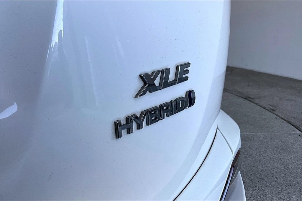 Used 2017 Toyota RAV4 XLE AWD/4WD image 42