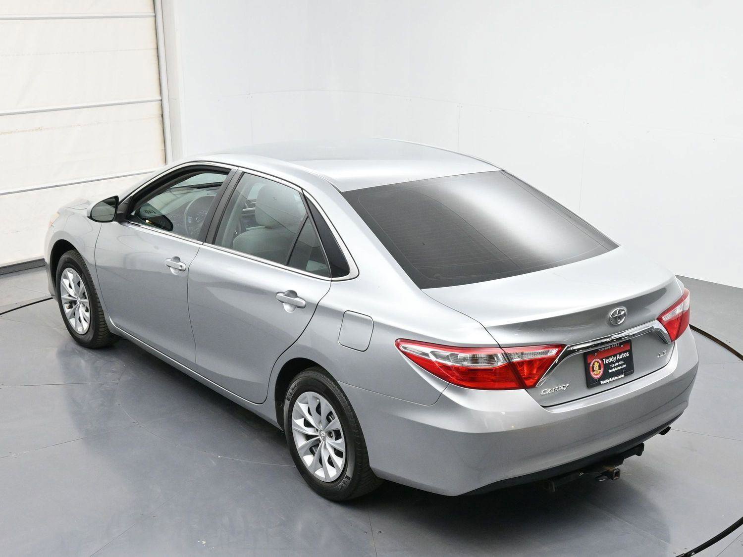 Used 2017 Toyota Camry LE FWD image 32