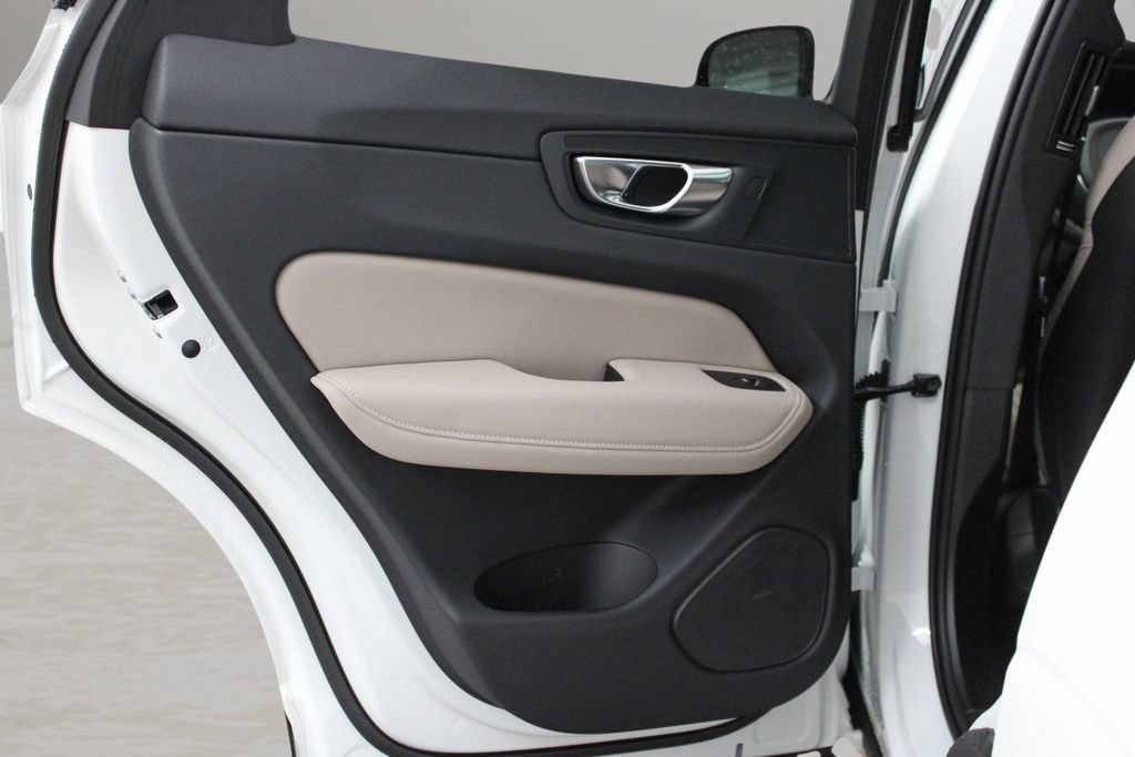 New 2026 Volvo XC60 B5 Core AWD/4WD image 24
