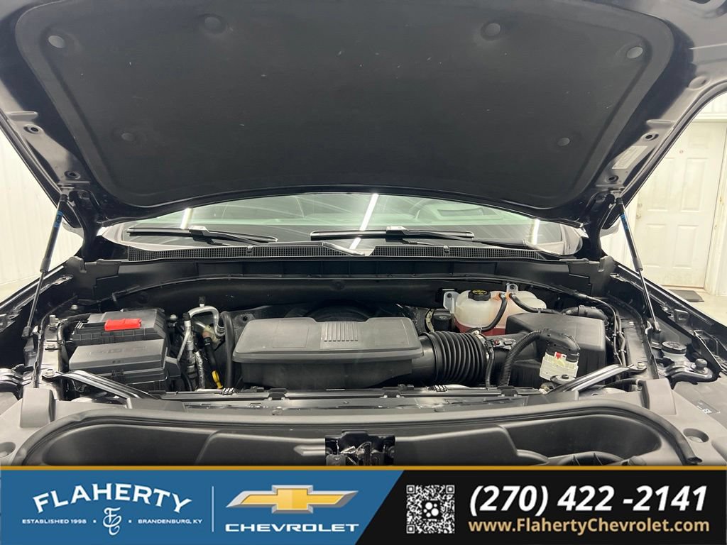 Used 2025 Chevrolet Suburban Premier AWD/4WD image 16