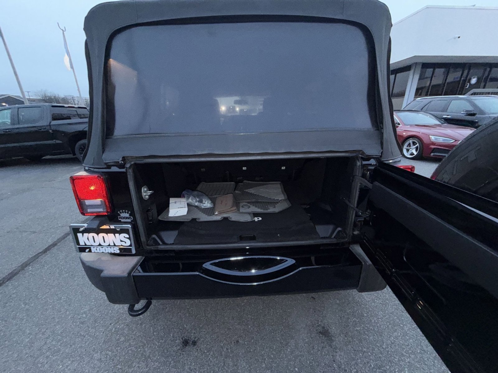 Used 2016 Jeep Wrangler Unlimited Sahara w/ Connectivity Group image 23