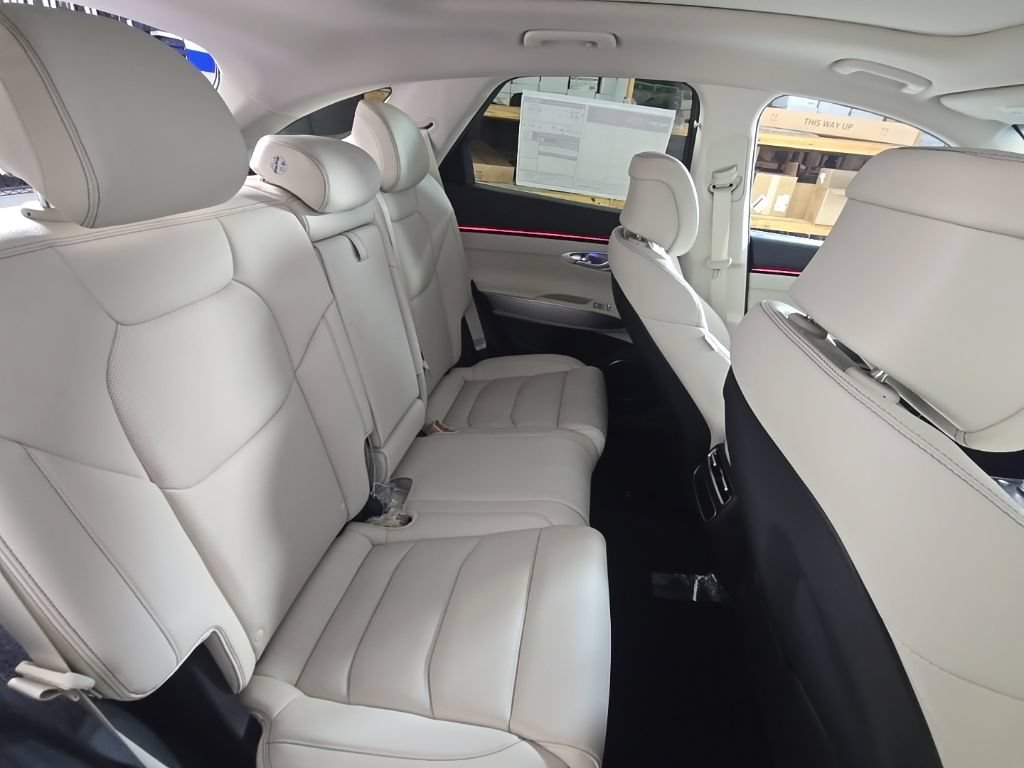 New 2027 Genesis GV70 2.5T Select AWD/4WD image 29
