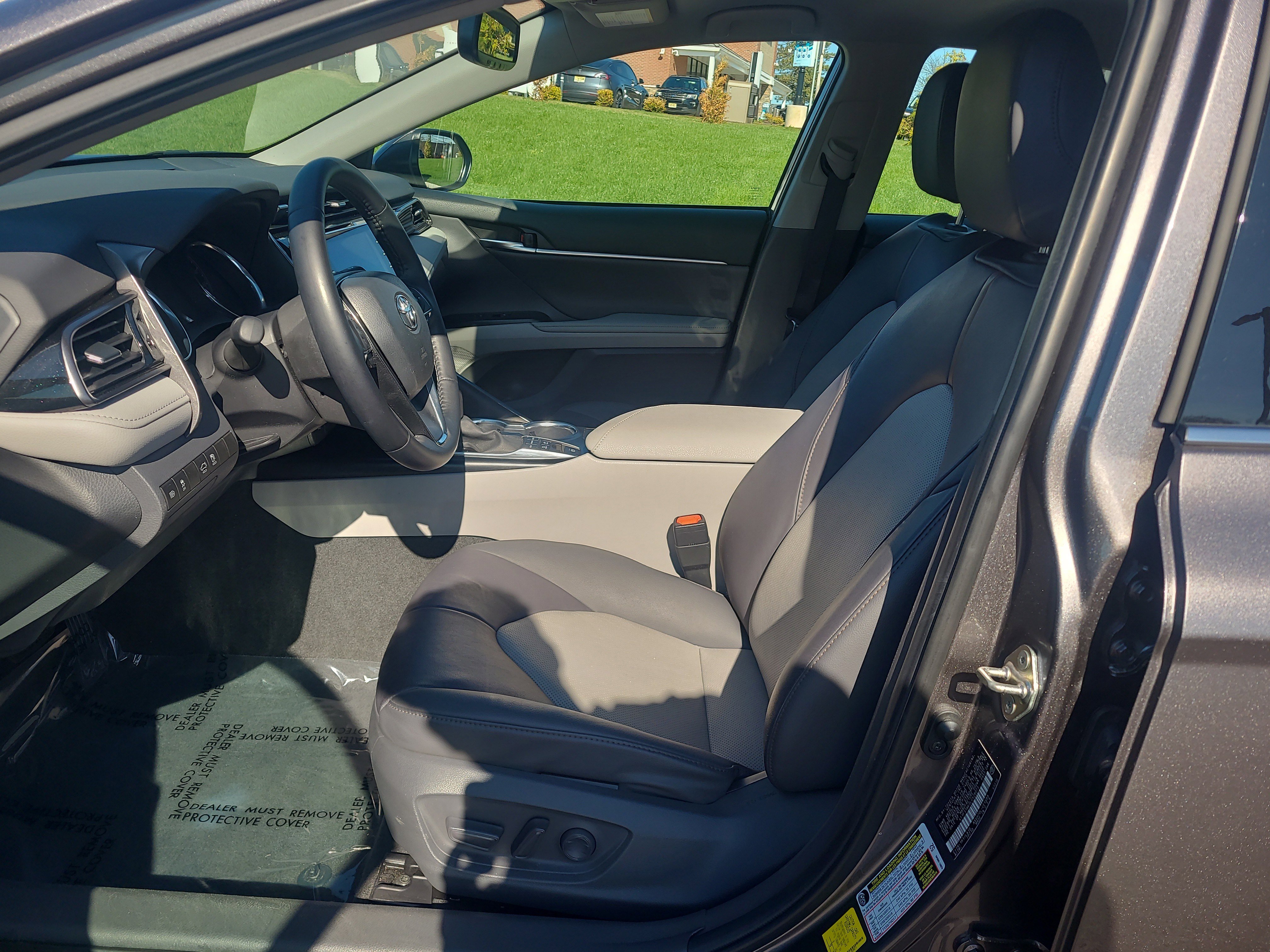 Used 2020 Toyota Camry XLE image 17