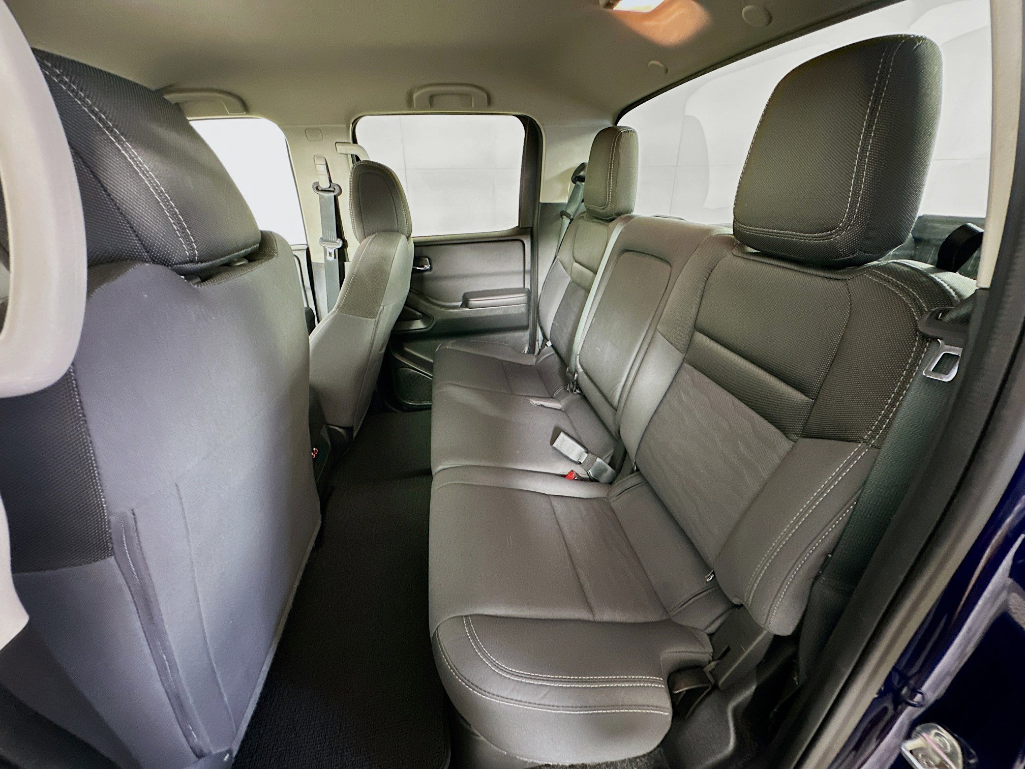 Used 2023 Nissan Frontier SV image 25