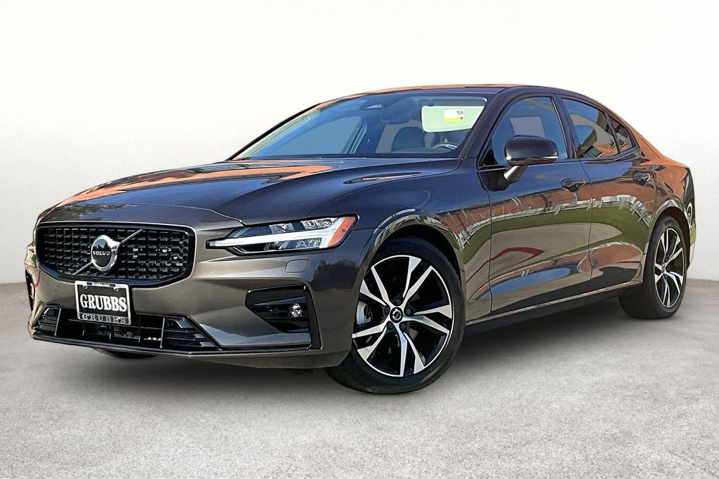 Used 2025 Volvo S60 B5 Core FWD image 15