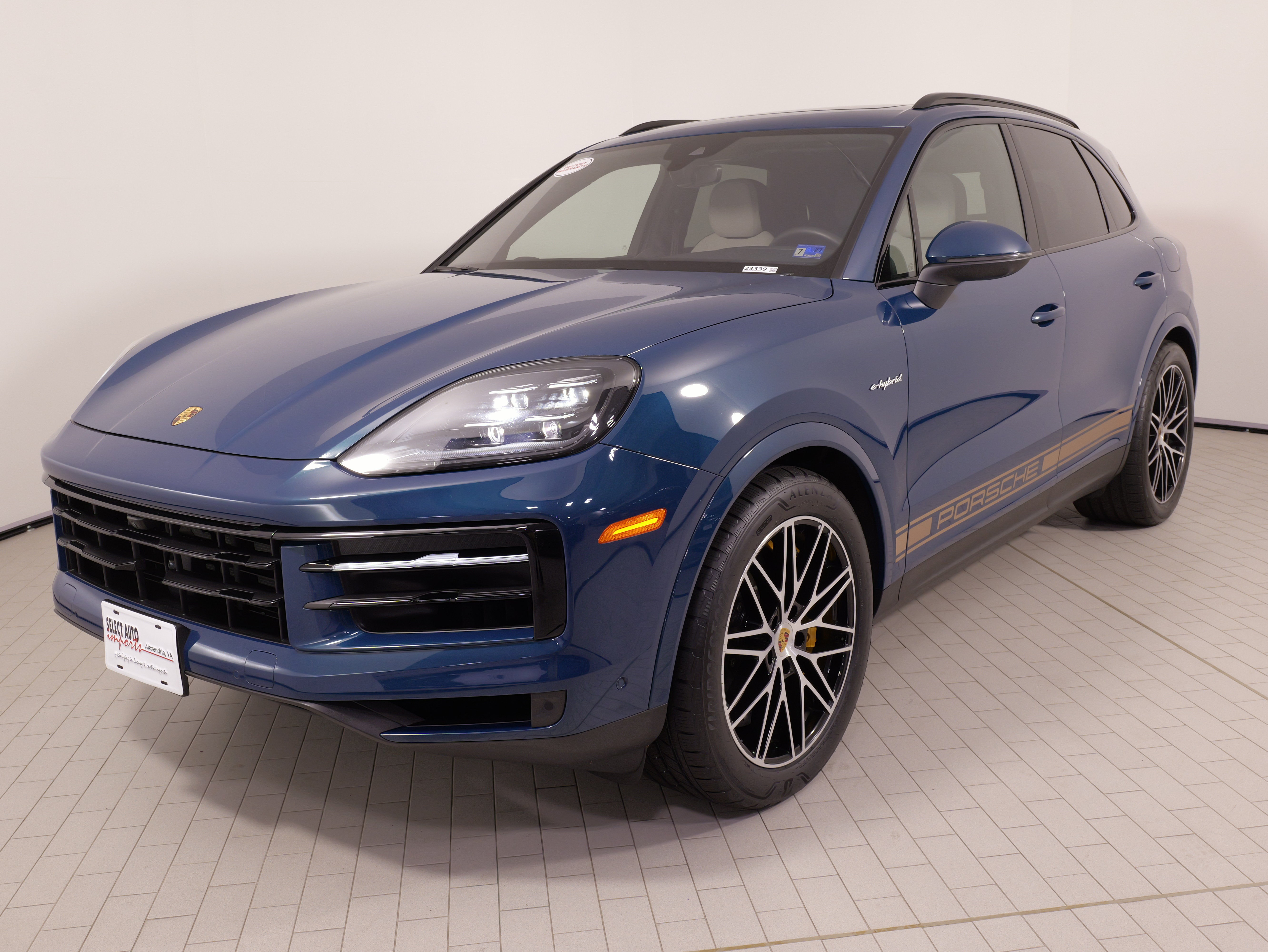 Used 2024 Porsche Cayenne S AWD/4WD image 4