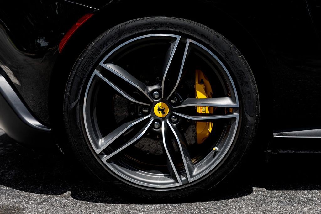 Used 2022 Ferrari Roma RWD image 33